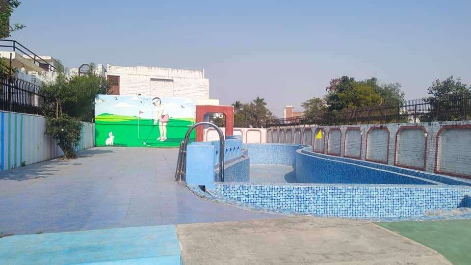 SWIMING POOL