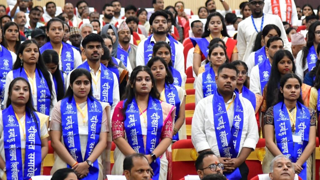 बरेली स्थित महात्मा ज्योतिबा फुले रोहिलखंड विश्वविद्यालय के 24वें दीक्षांत समारोह को ऑनलाइन संबोधित करतीं राज्यपाल आनंदीबेन पटेल। समारोह में 1,00,631 विद्यार्थियों को उपाधि और 85 स्वर्ण पदक विजेताओं को सम्मानित किया गया।